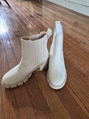 Cream Chelsea Lug Ankle Boots - Women's Slip-On Booties